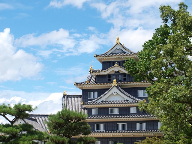 岡山城のライトアップは秋の烏城灯源郷と後楽園の幻想庭園へ駐車場は